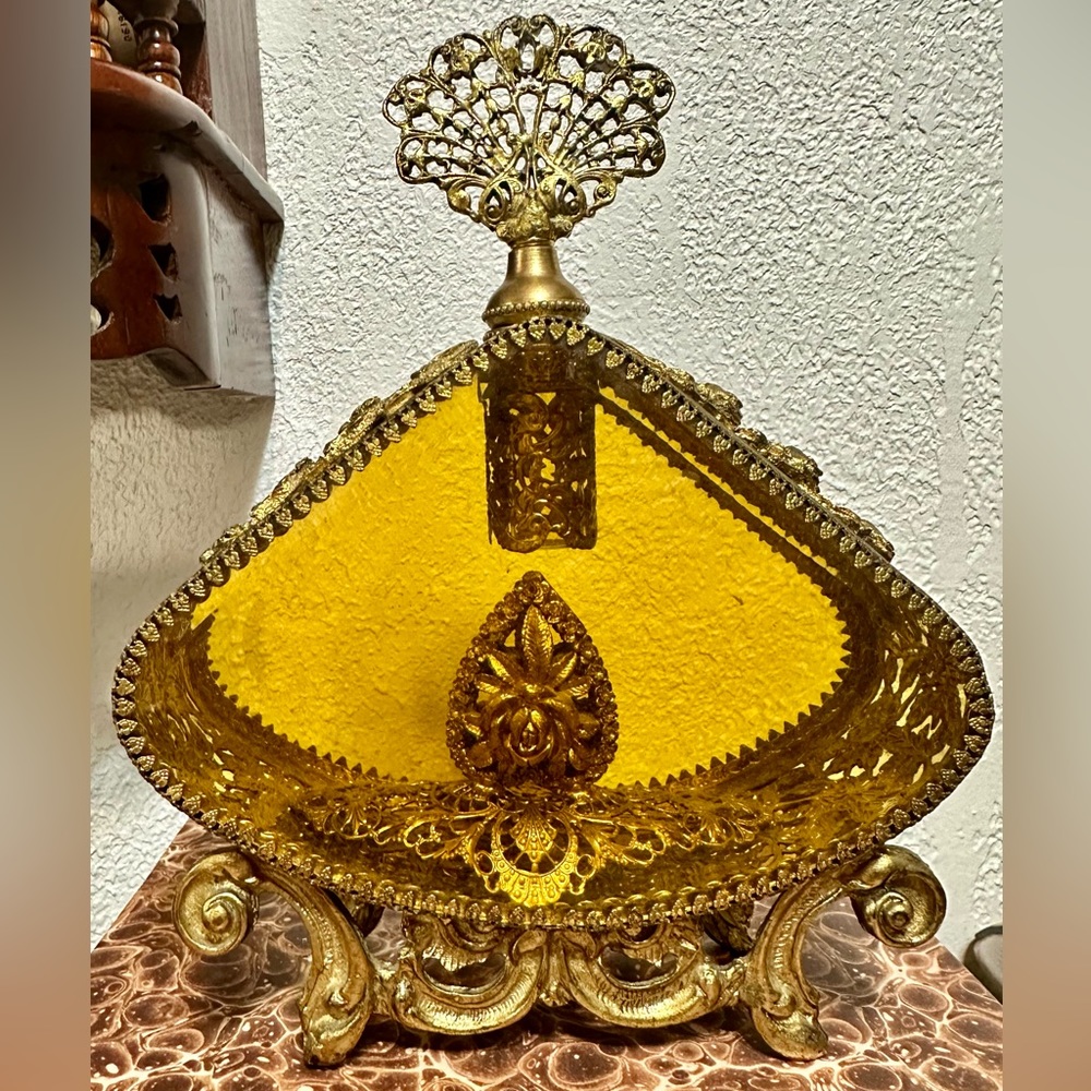 Vanity gold Ormolu gilded perfume bottle, perfect condition